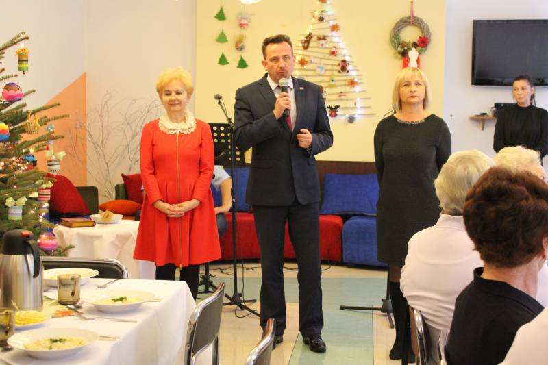 życzenia świąteczne i noworoczne od starosty oraz z-cy a także od sekretarz gminy.